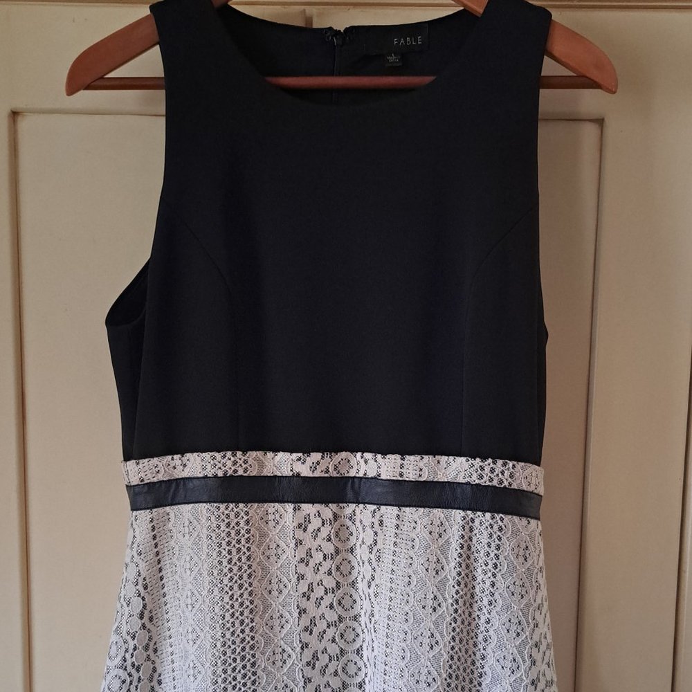 Fable women's Black Cream Dress Metallic Lace Skrt Size L